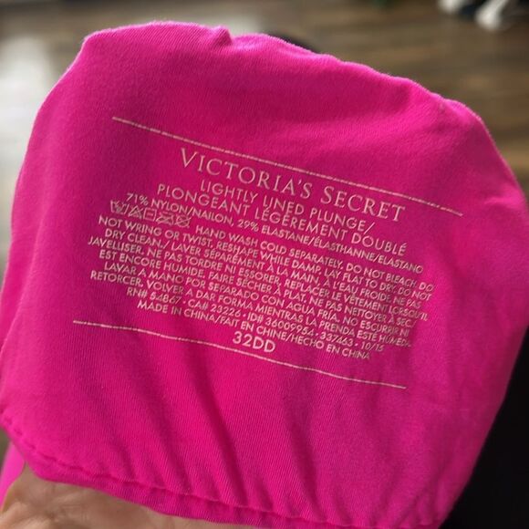 Victoria’s Secret lightly lined plunge bra size 32 DD - Picture 3 of 3